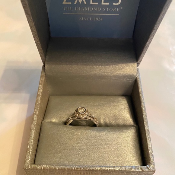 Size 5 promise ring - Picture 1 of 4